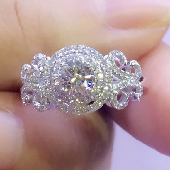 New Women’s 925 Silver Round Cut Diamond Ring - Picture 2 of 6